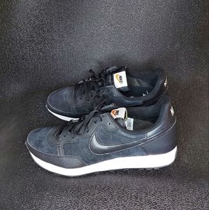 Nike Challenger OG size 11 mens black white excellent condition